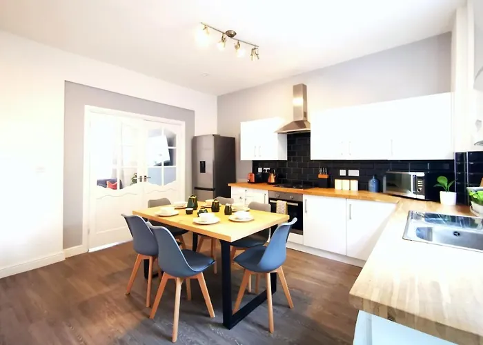 The Mellor - With Free Parking - 5 Minutes Drive To Coop Live Arena, Etihad Stadium & Centre