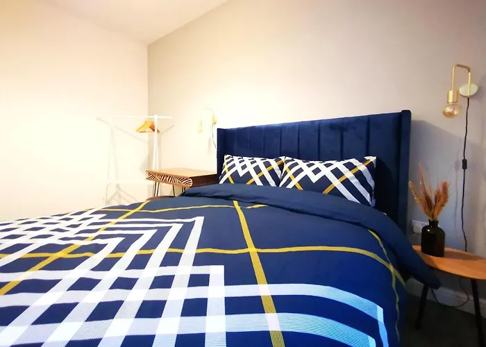 The Mellor - With Free Parking - 5 Minutes Drive To Coop Live Arena, Etihad Stadium & Centre *