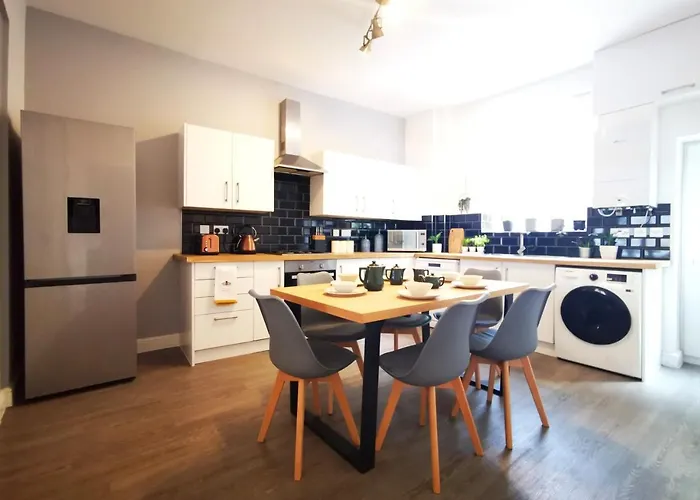 בית נופש The Mellor - With Free Parking - 5 Minutes Drive To Coop Live Arena, Etihad Stadium & Centre מנצ'סטר