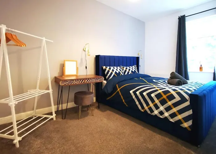 The Mellor - With Free Parking - 5 Minutes Drive To Coop Live Arena, Etihad Stadium & Centre בית נופש