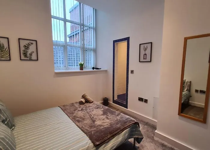 Spacious, Bright And Airy Centre Flat. Unique Converted Mill. *