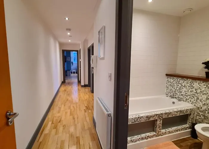 Spacious, Bright And Airy Centre Flat. Unique Converted Mill. * 맨체스터