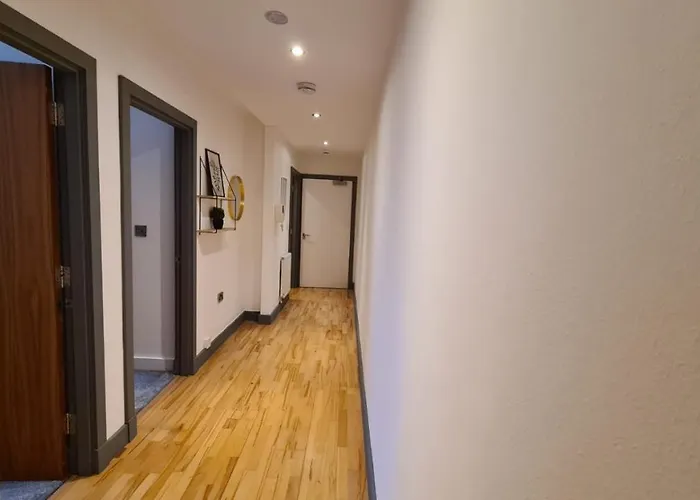 Spacious, Bright And Airy Centre Flat. Unique Converted Mill.