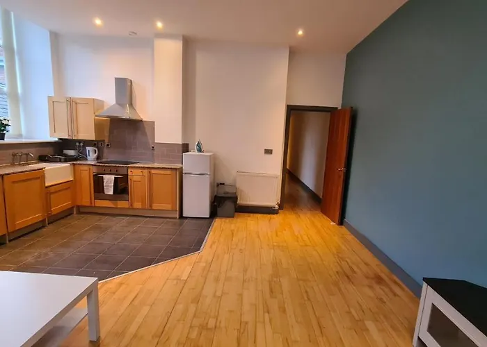 Spacious, Bright And Airy Centre Flat. Unique Converted Mill. *