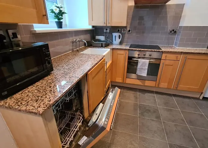 Spacious, Bright And Airy Centre Flat. Unique Converted Mill.