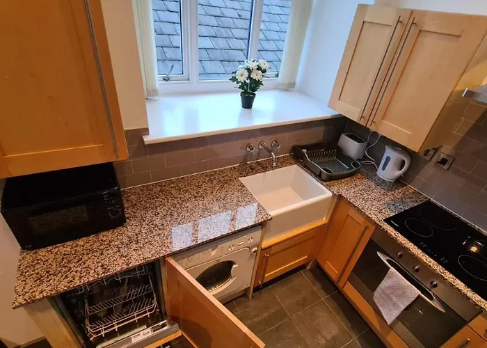 Spacious, Bright And Airy Centre Flat. Unique Converted Mill. *