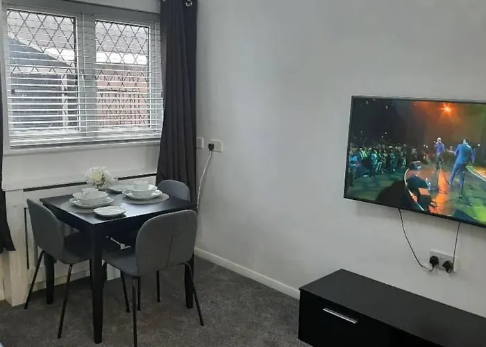 Entire Rental, Easy Reach To Etihad Stadium *