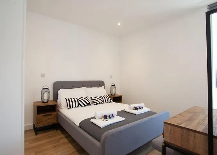 Pillo Serviced - Arena Apartamento Mánchester