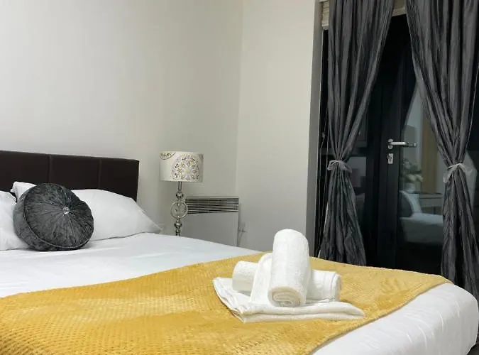 Wharf Premier - Free Private Parking Manchester