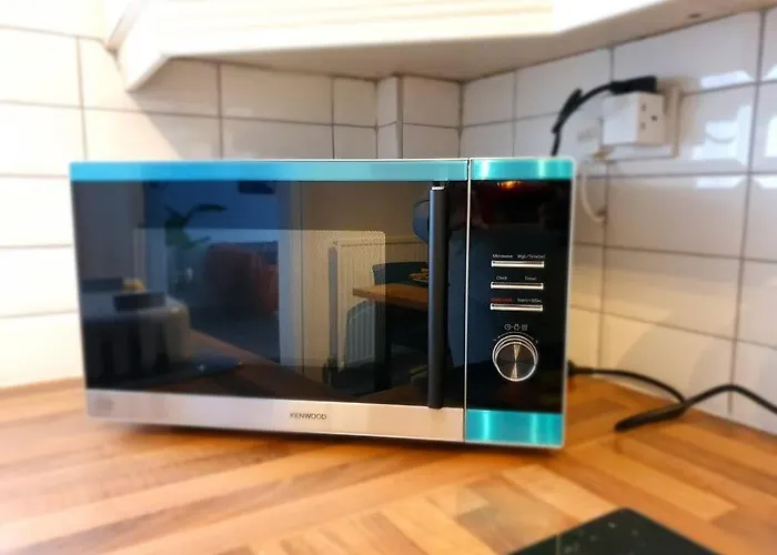 Дом отдыха Cheerful 3 Bedroom House With Spacious Garden *