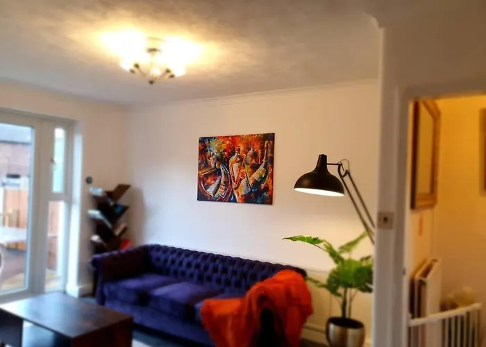 Cheerful 3 Bedroom House With Spacious Garden Dom wakacyjny *