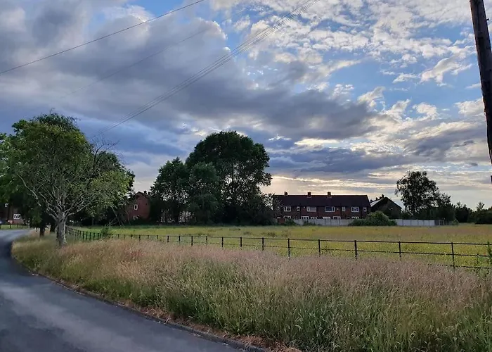 Дом отдыха Cheerful 3 Bedroom House With Spacious Garden