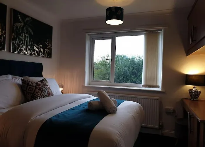 Cheerful 3 Bedroom House With Spacious Garden Dom wakacyjny