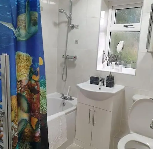 Cheerful 3 Bedroom House With Spacious Garden Dom wakacyjny *