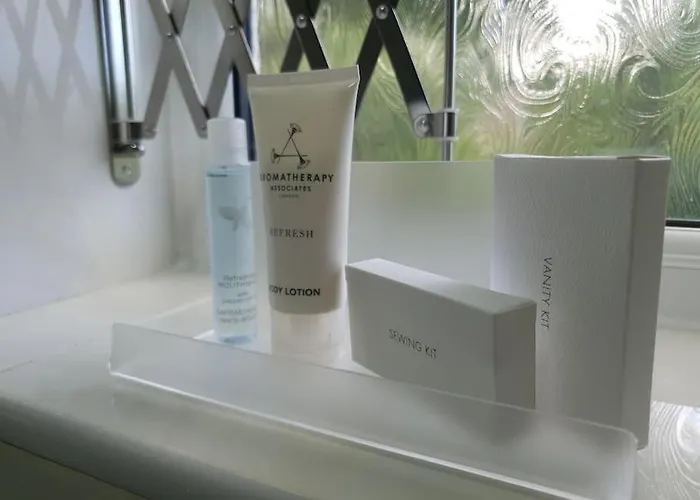 Дом отдыха Cheerful 3 Bedroom House With Spacious Garden