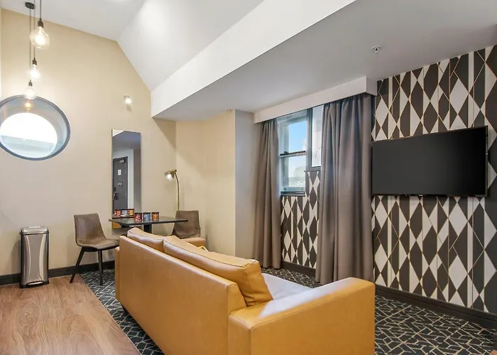 Roomzzz Victoria Aparthotel