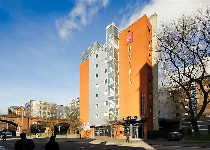 Ibis Centre Princess Street Hotel 3*