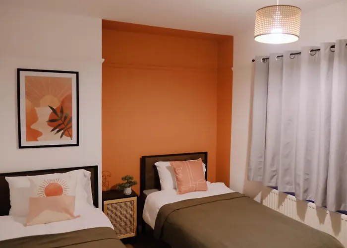 Bee - Byron House 펜션 *