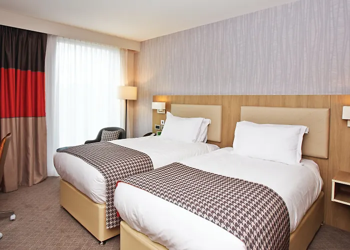 홀리데이 인 - 시티 센터 4*