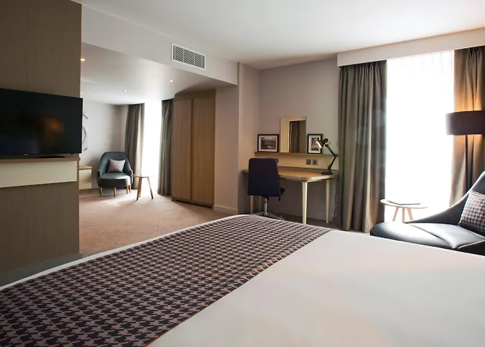 호텔 홀리데이 인 - 시티 센터 4*