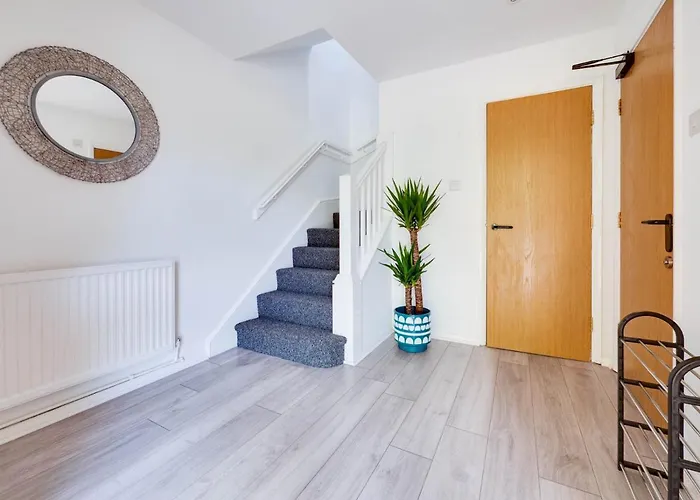 Pass The Keys Lovely 3 Bedroom Golf Club And Parking * 맨체스터