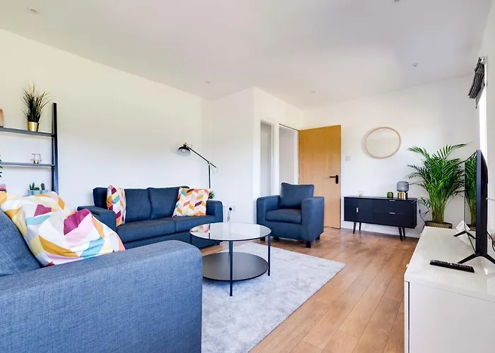 Pass The Keys Lovely 3 Bedroom Golf Club And Parking Holiday home *