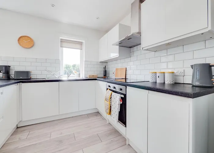 Pass The Keys Lovely 3 Bedroom Golf Club And Parking Holiday home *