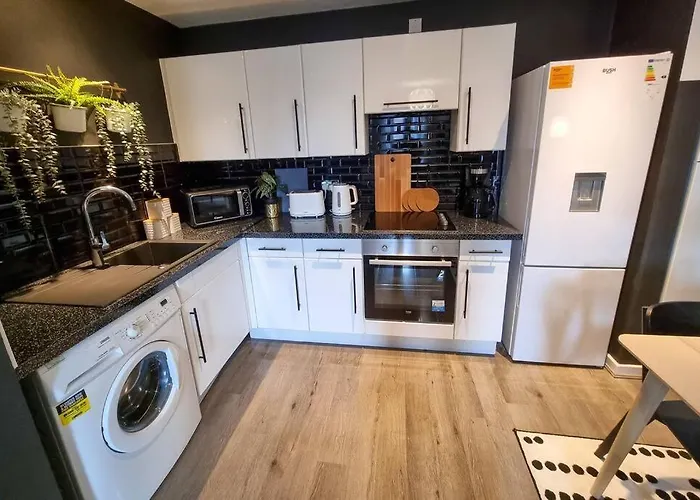 Couples Retreat / Workers Paradise + Free Parking * Manchester