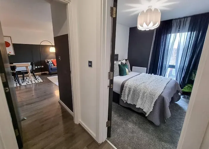 Couples Retreat / Workers Paradise + Free Parking *