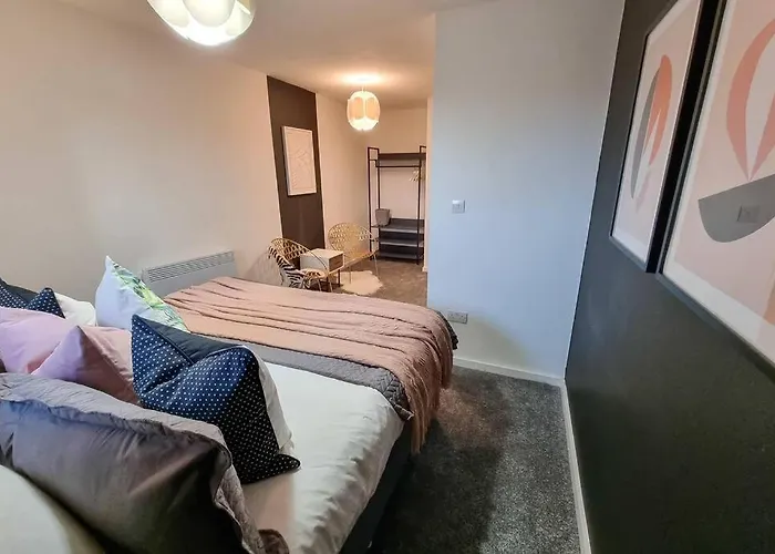 Couples Retreat / Workers Paradise + Free Parking * Manchester