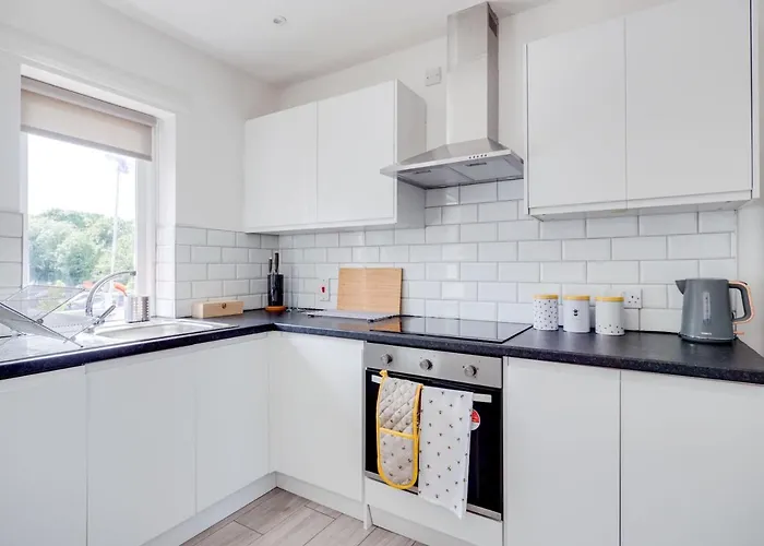 Pass The Keys Lovely 3 Bedroom Golf Club And Parking *