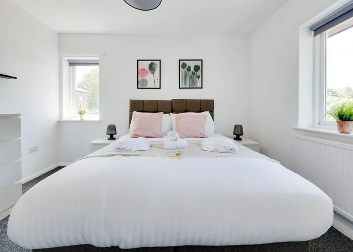 Pass The Keys Lovely 3 Bedroom Golf Club And Parking *