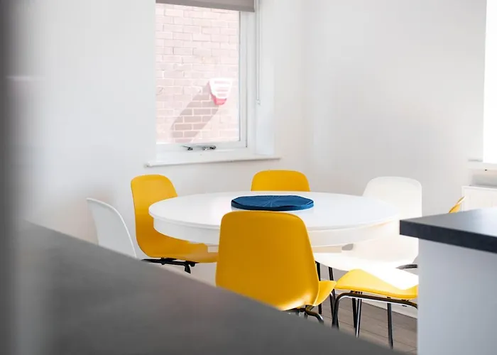 Pass The Keys Lovely 3 Bedroom Golf Club And Parking * Manchester