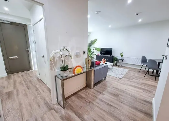 Luxury Centre Townhouse With Parking 펜션