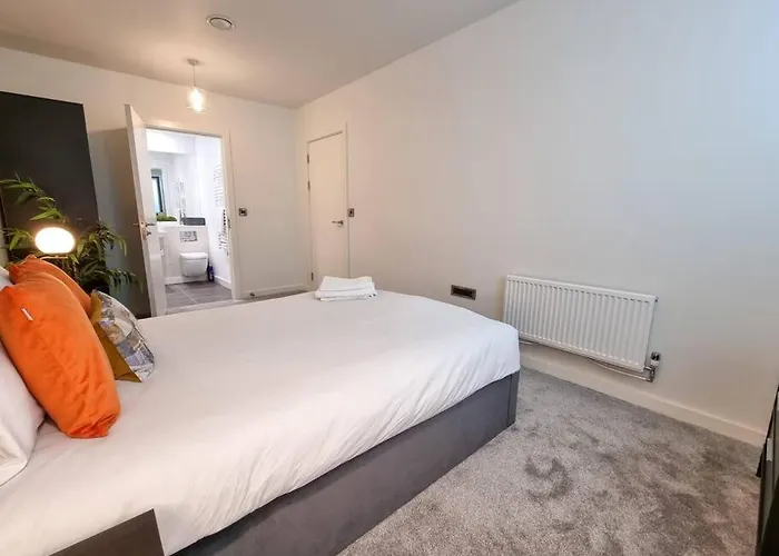 Luxury Centre Townhouse With Parking Semesterbostad