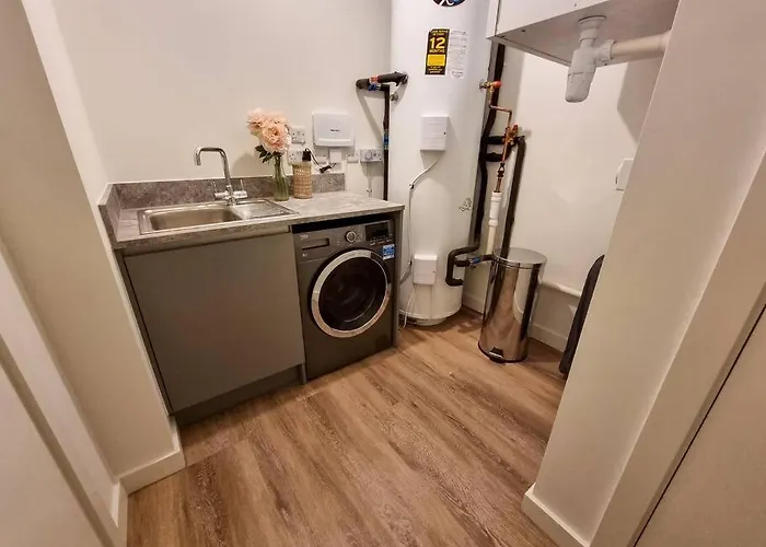 Luxury Centre Townhouse With Parking 펜션