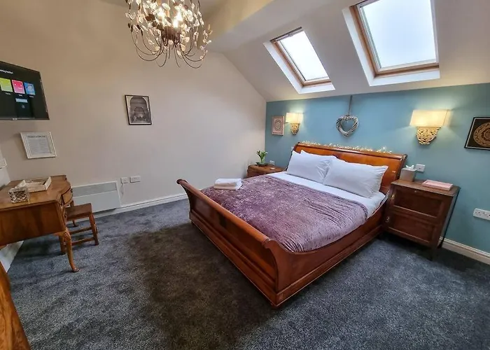 Stunning Luxury Vintage Duplex With Parking Manchester