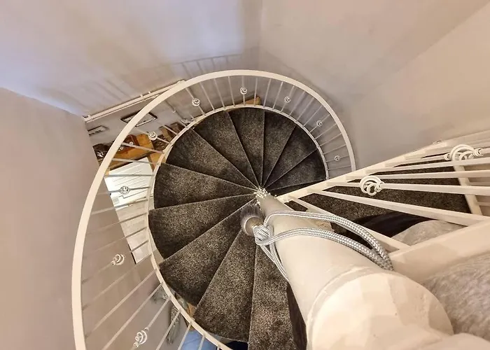 Stunning Luxury Vintage Duplex With Parking *