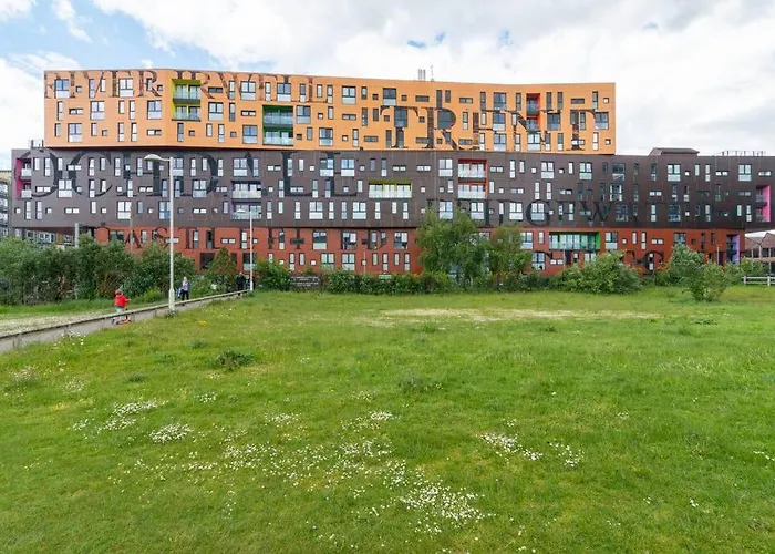 Canalside Flat In Ancoats, Manchester City Centre *