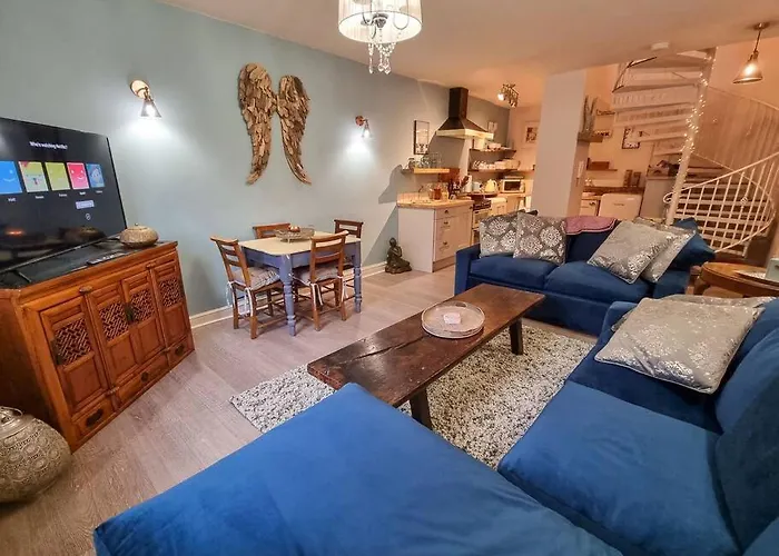 Stunning Luxury Vintage Duplex With Parking Manchester