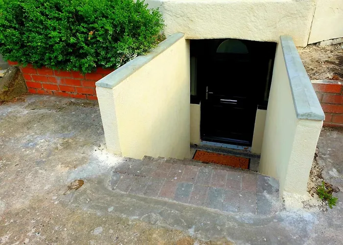 Elegant 2 Bed In Daire