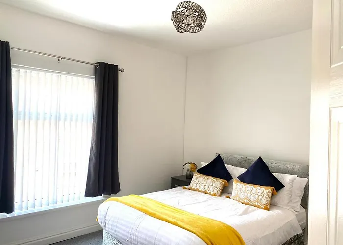 Cosy Cheerful 2 Bedrooms Near Piccadilly, Etihad Stadium Sleeps Up To 5 * مانشستر