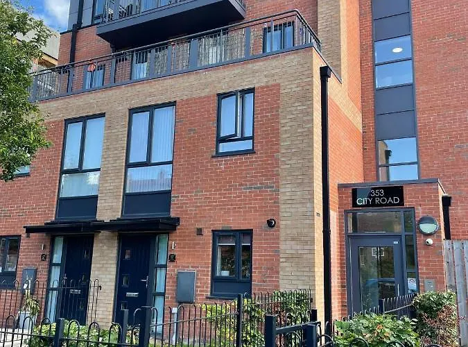 Daire Luxury 2-bedroom Service With Balcony *