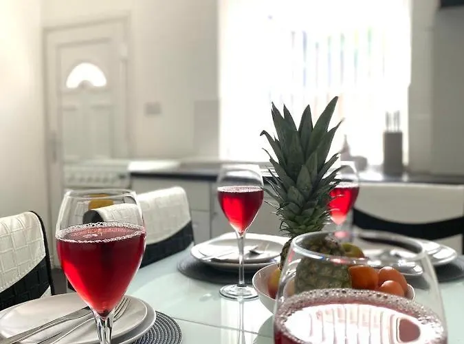 Cosy Cheerful 2 Bedrooms Near Piccadilly, Etihad Stadium Sleeps Up To 5