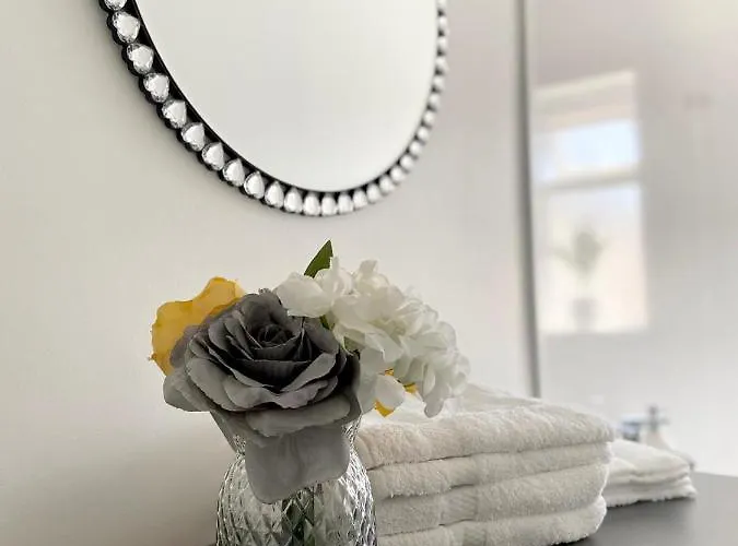 Cosy Cheerful 2 Bedrooms Near Piccadilly, Etihad Stadium Sleeps Up To 5 Manchester