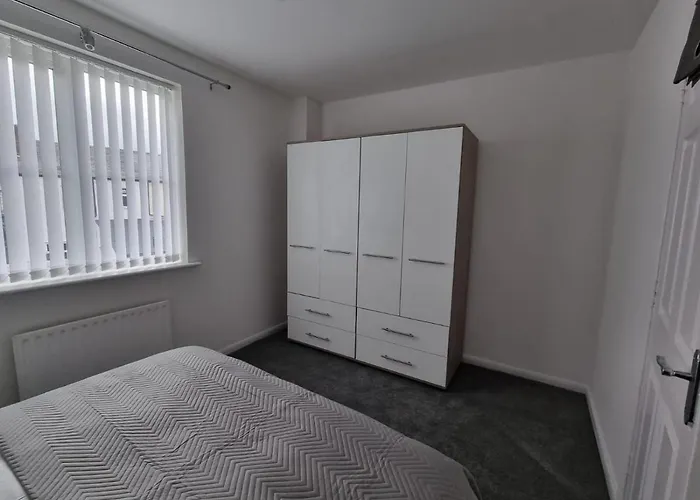 Prázdninový dům Beautiful 4 Bed Home, Sleeps 6, Driveway Parking *