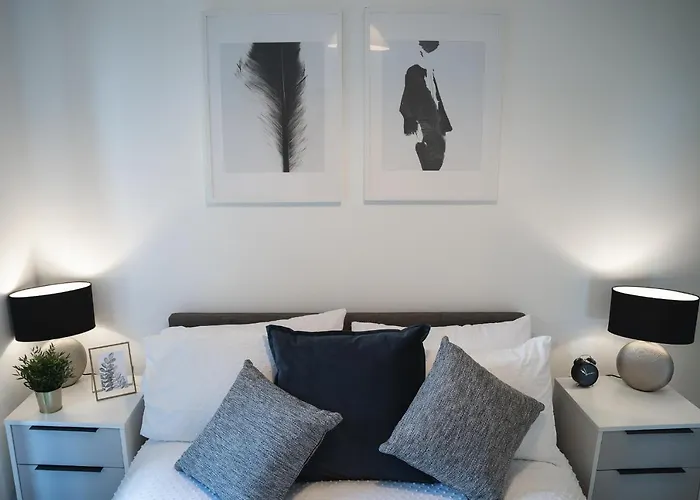 Modern 1-bed - Centre - Free Wi-fi - New - *