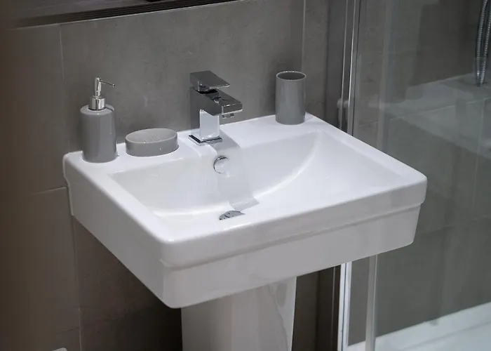 Appartement Modern 1-bed - Centre - Free Wi-fi - New - *