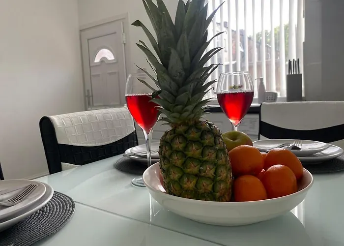 Cosy Cheerful 2 Bedrooms Near Piccadilly, Etihad Stadium Sleeps Up To 5 펜션 *