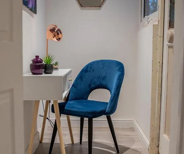 Bv Comfy Spacious 3 Bedroom House At Tatton Street